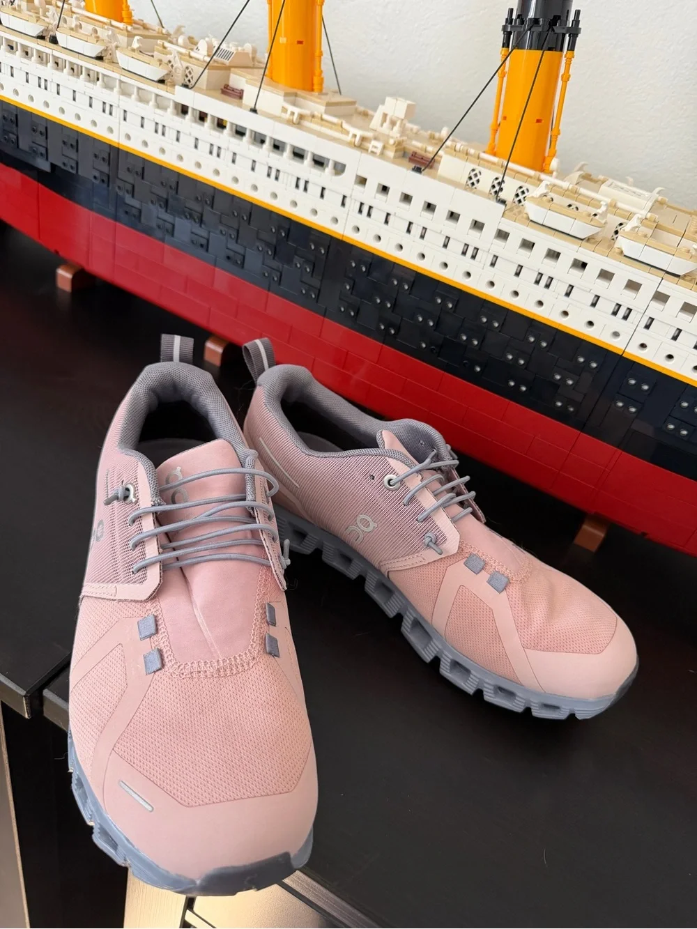On Running Women's Sneakers in Pink and Gray - Picture 3 of 3